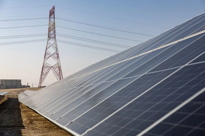 UAE Plans to Build More Solar Power, Batteries in Green Push